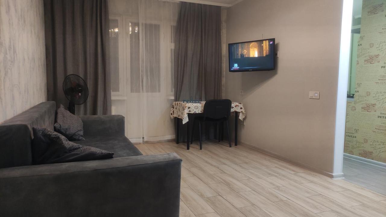 Apartment Near City Center On Peremohy Avenue 46 체르니히우 외부 사진