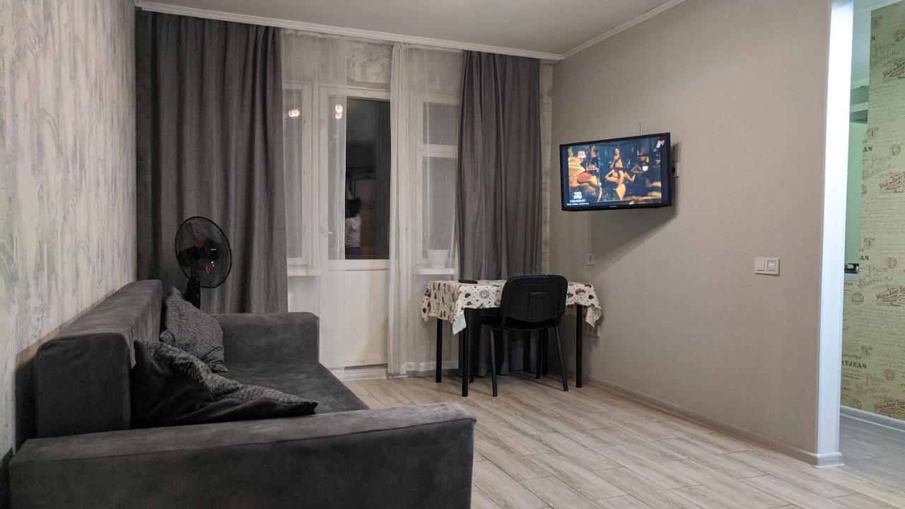 Apartment Near City Center On Peremohy Avenue 46 체르니히우 외부 사진