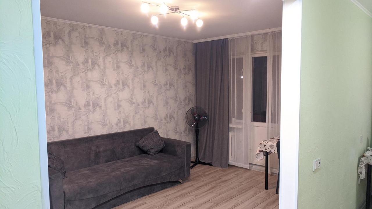 Apartment Near City Center On Peremohy Avenue 46 체르니히우 외부 사진