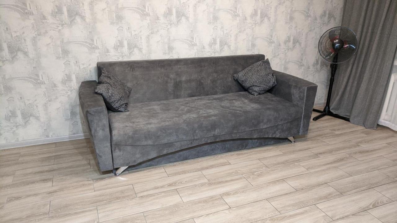 Apartment Near City Center On Peremohy Avenue 46 체르니히우 외부 사진