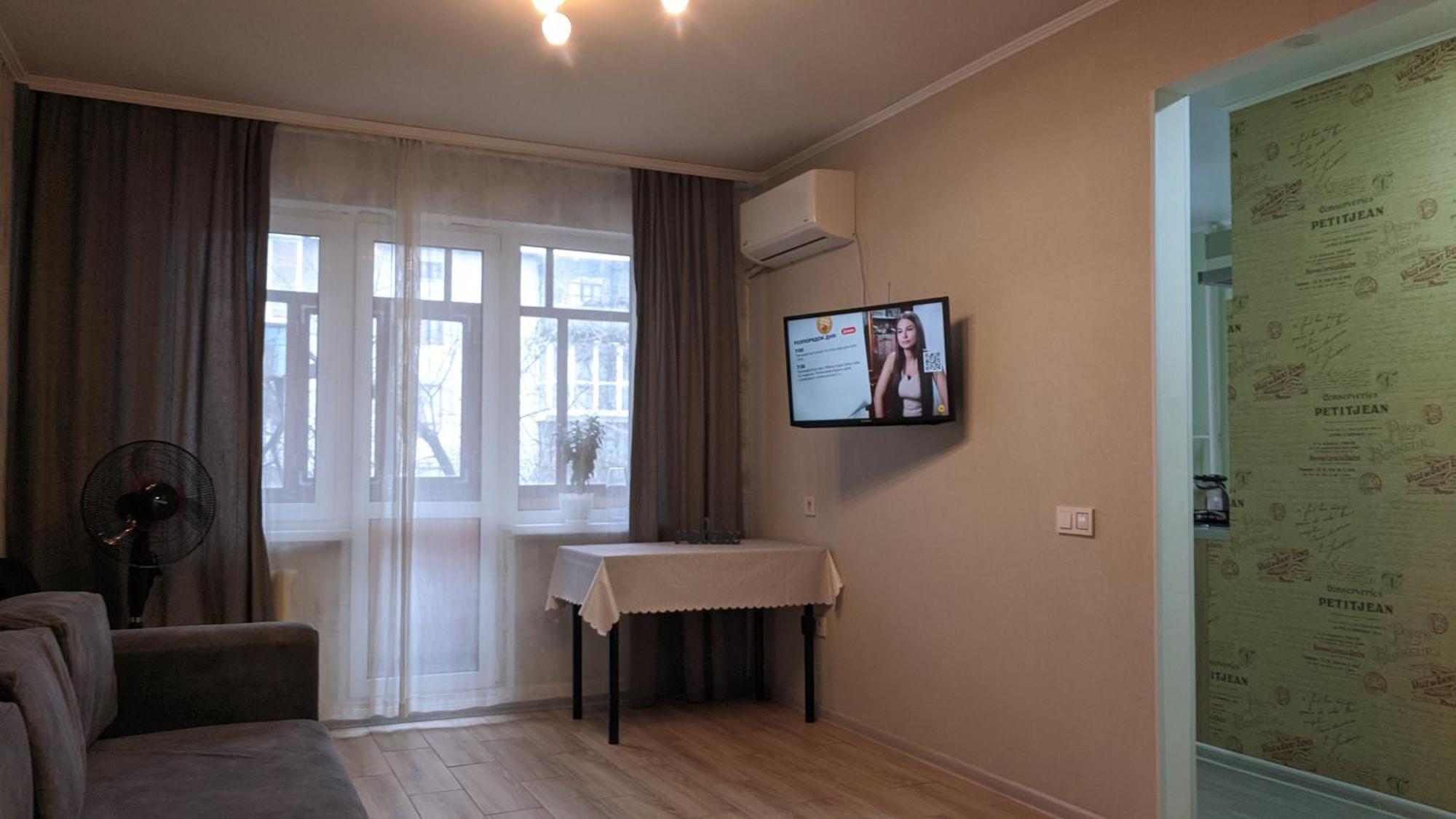Apartment Near City Center On Peremohy Avenue 46 체르니히우 외부 사진