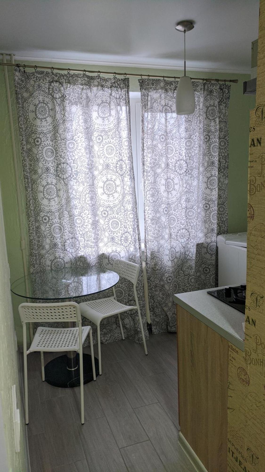 Apartment Near City Center On Peremohy Avenue 46 체르니히우 외부 사진