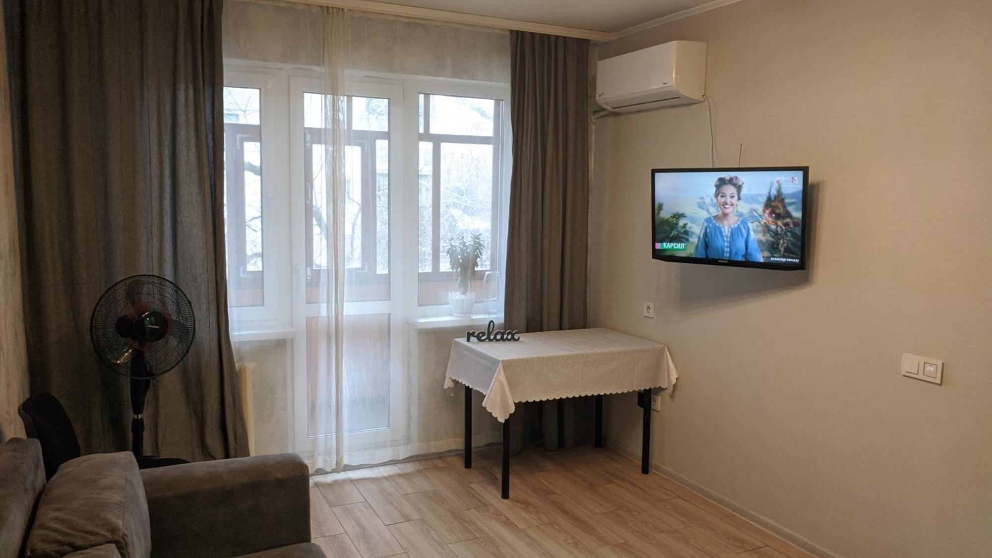 Apartment Near City Center On Peremohy Avenue 46 체르니히우 외부 사진