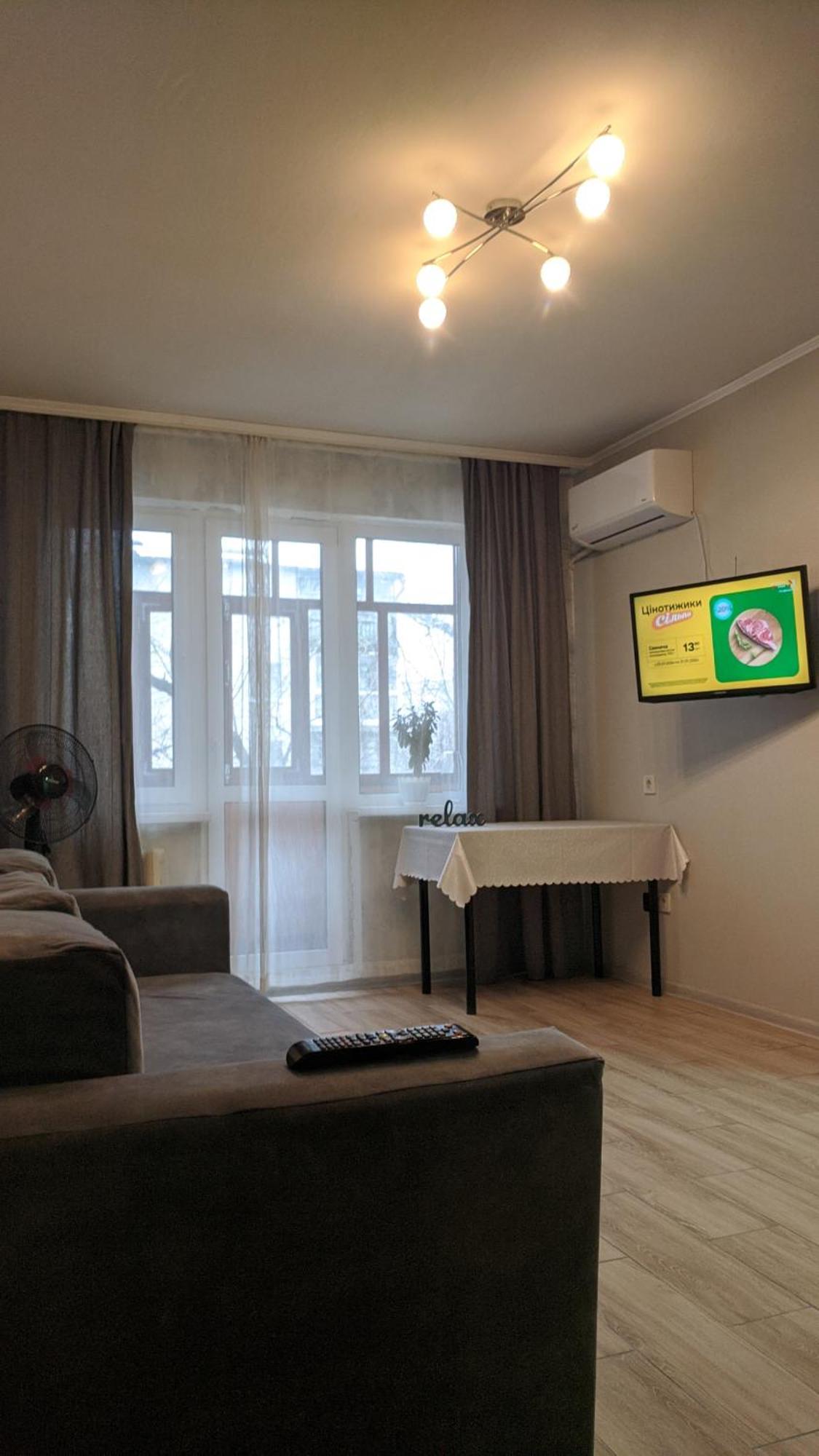 Apartment Near City Center On Peremohy Avenue 46 체르니히우 외부 사진